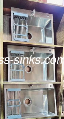 SS304 الشبكة الحماية فوق العدادات المتحركة السوداء المصنوعة يدويا حوض المطبخ