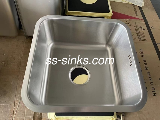 0.7mm مصقول Undermount حوض مطبخ من الفولاذ المقاوم للصدأ 60 * 43 سم