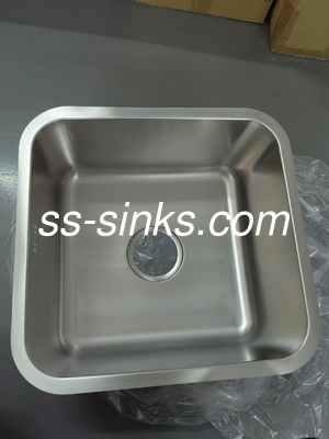 0.7mm مصقول Undermount حوض مطبخ من الفولاذ المقاوم للصدأ 60 * 43 سم