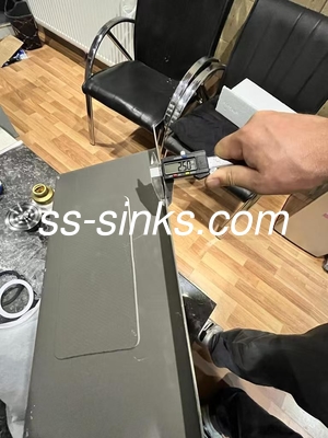 الصنبور متضمنة الفولاذ المقاوم للصدأ الأسود غسالة وعاء مزدوج مع النهاية السوداء 2 تصريفات